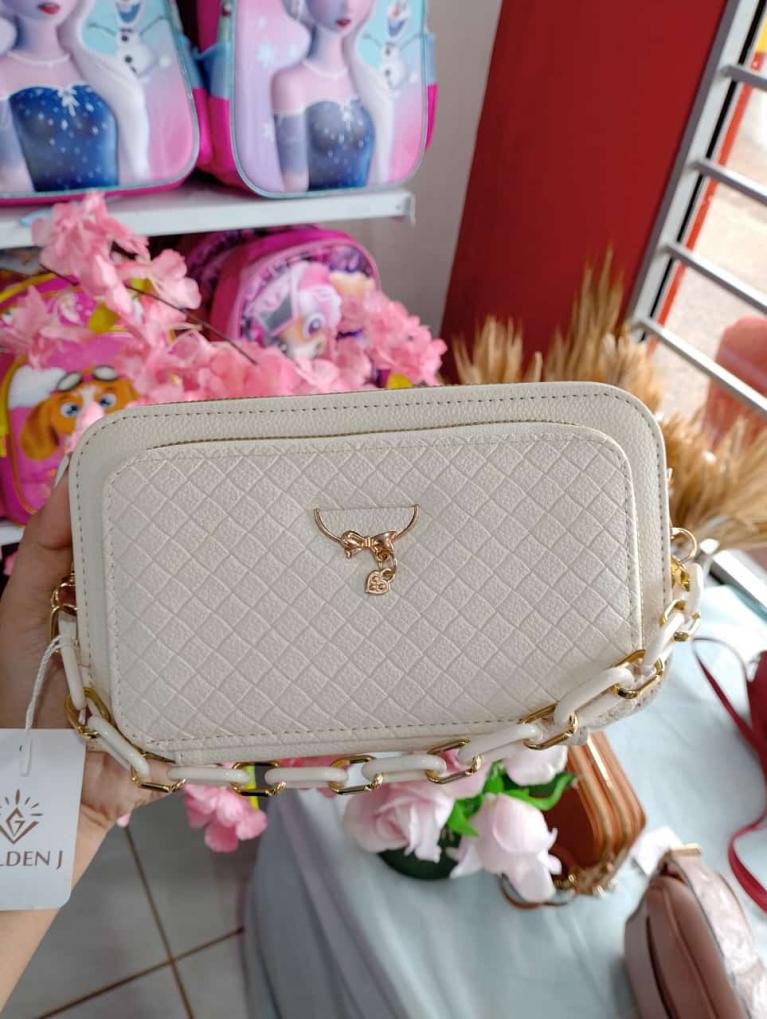 Bolsa feminina clara na Papelaria Popular