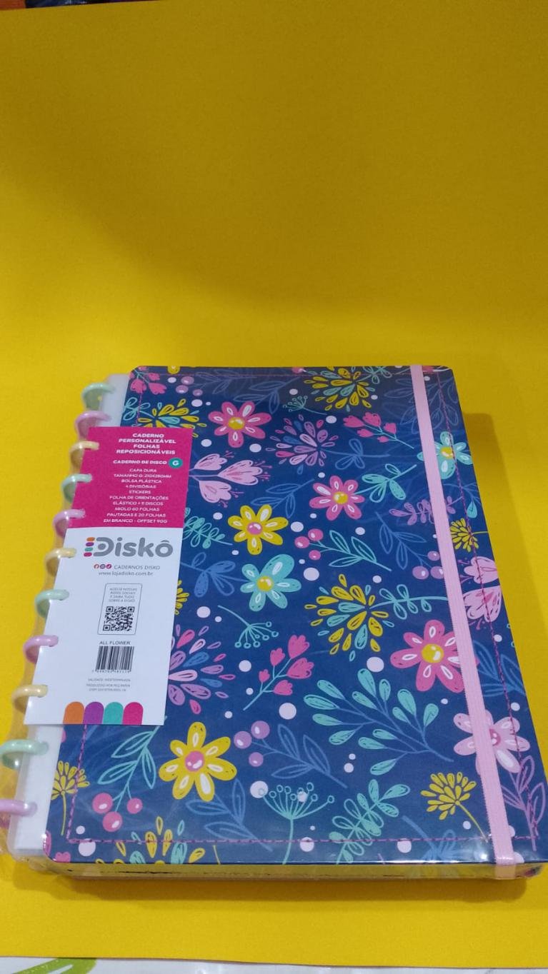 Caderno floral disponível na Papelaria Popular