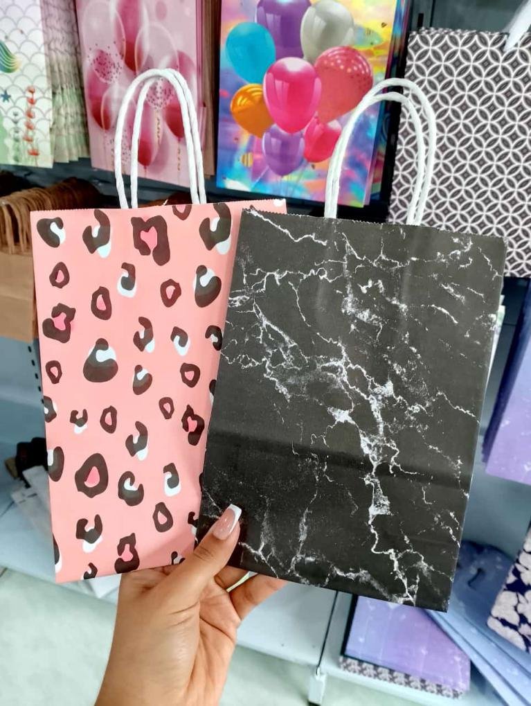 Sacolas estampadas para presente na Papelaria Popular