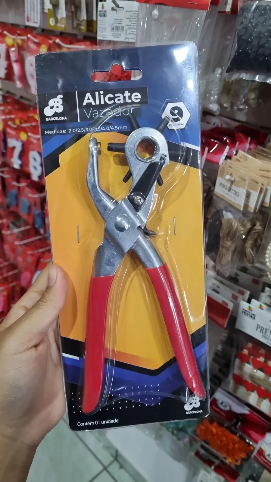 Alicate furador para artesanato na Papelaria Popular em Vilhena