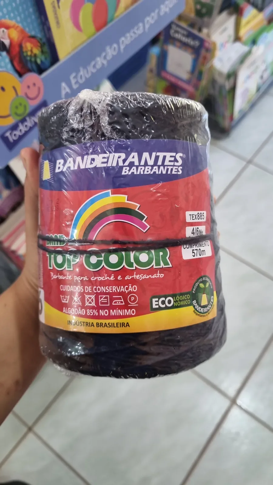 Barbante colorido em rolo na Papelaria Popular em Vilhena