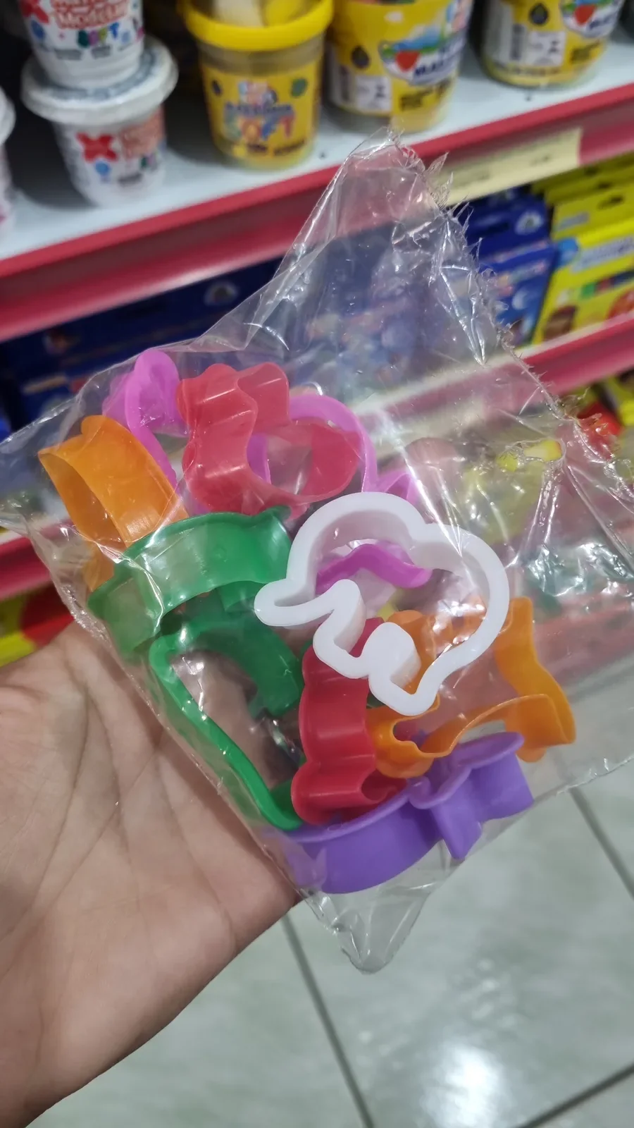 Cortadores plasticos para biscuit na Papelaria Popular em Vilhena