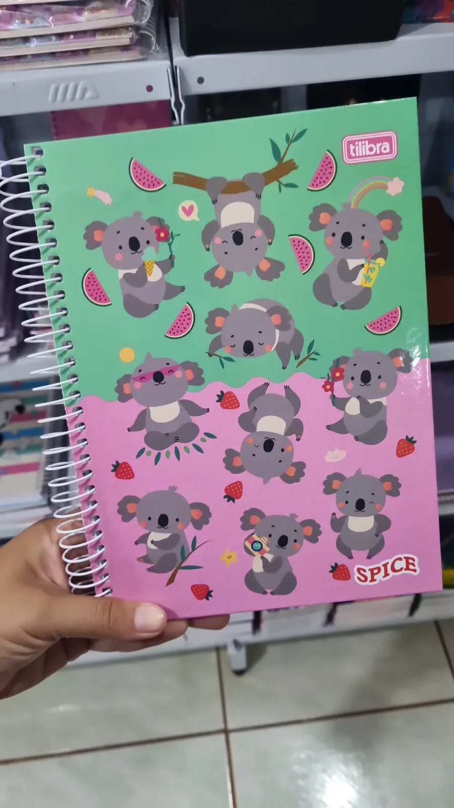 Caderno espiral estampa de coalas na Papelaria Popular em Vilhena