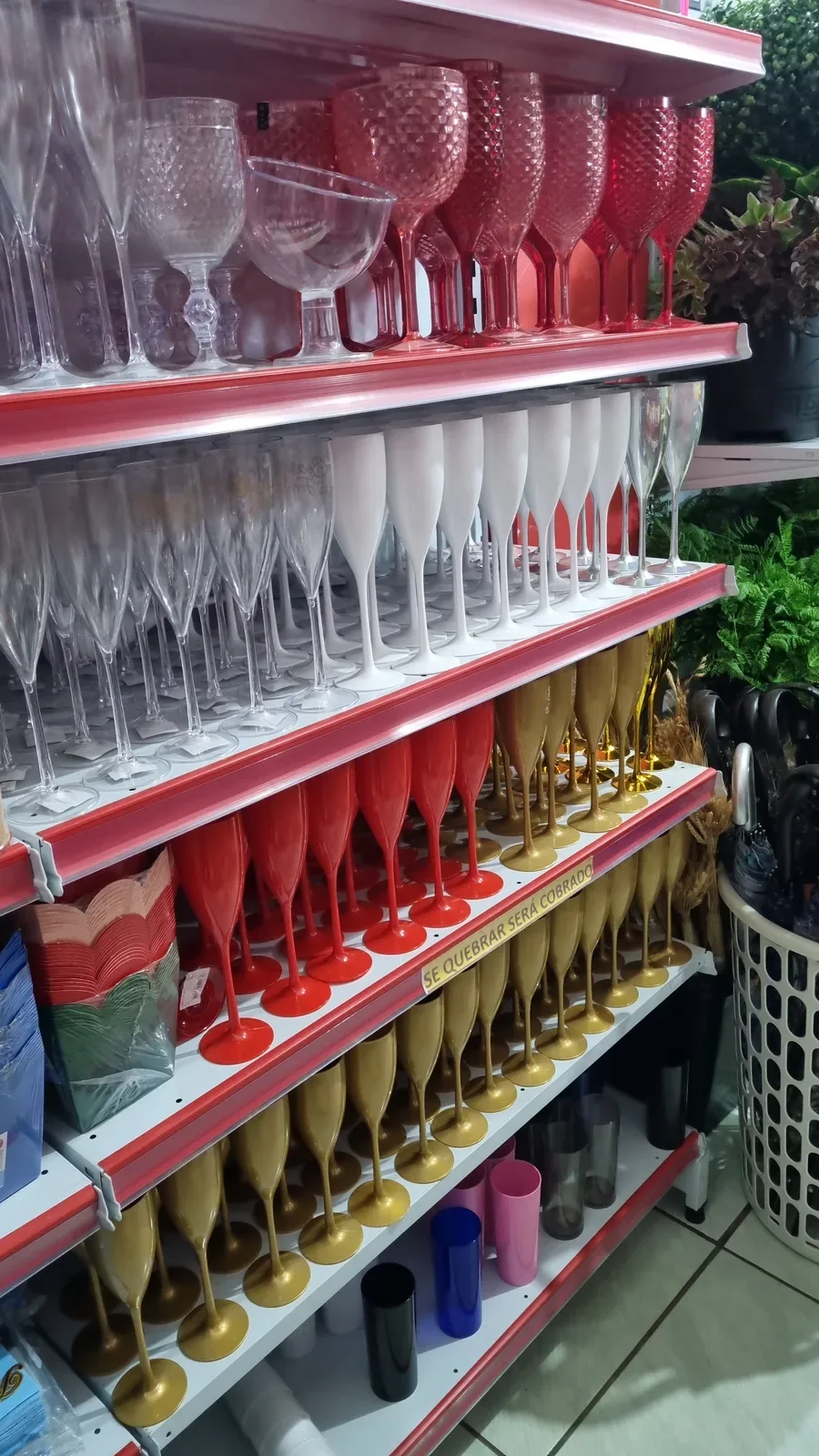 Copos e taças para decoração na Papelaria Popular em Vilhena