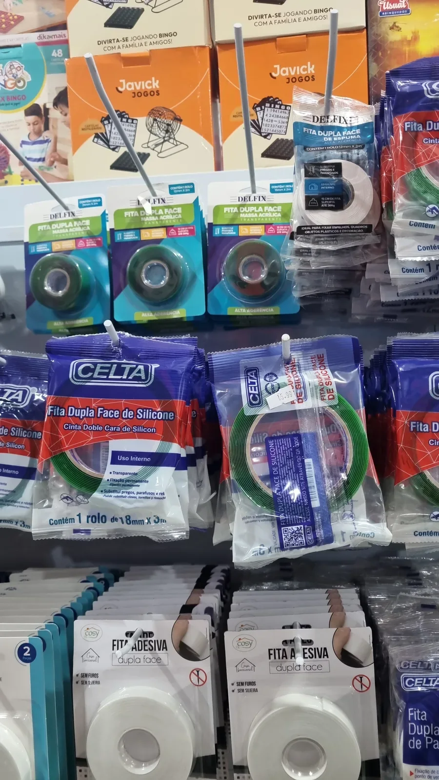 Fitas adesivas e acessórios na Papelaria Popular em Vilhena
