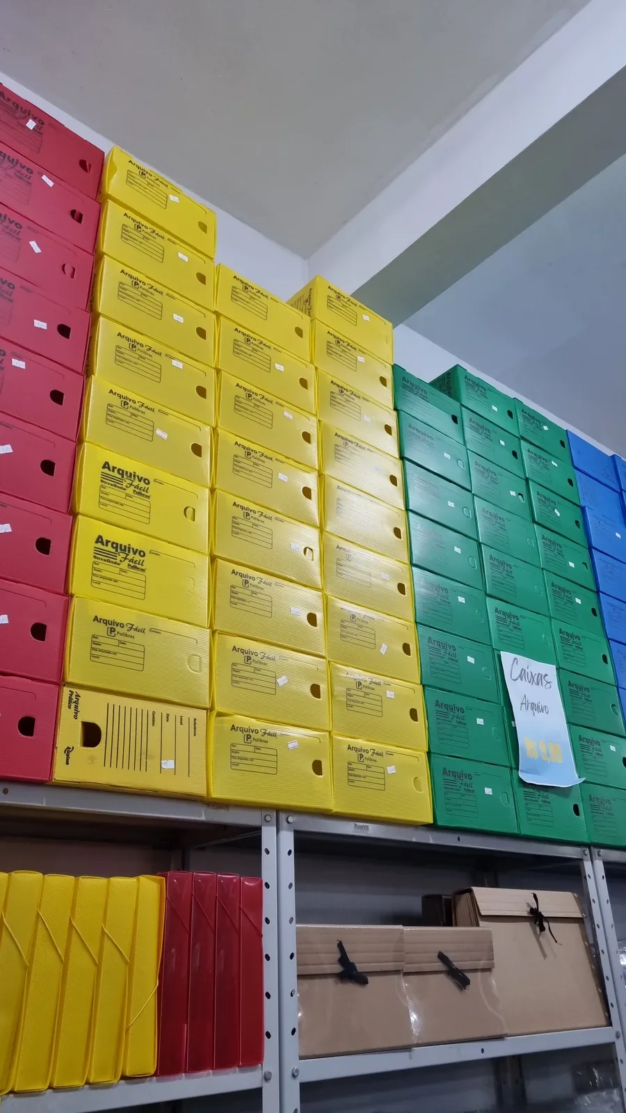 Caixas organizadoras coloridas pequenas na Papelaria Popular em Vilhena