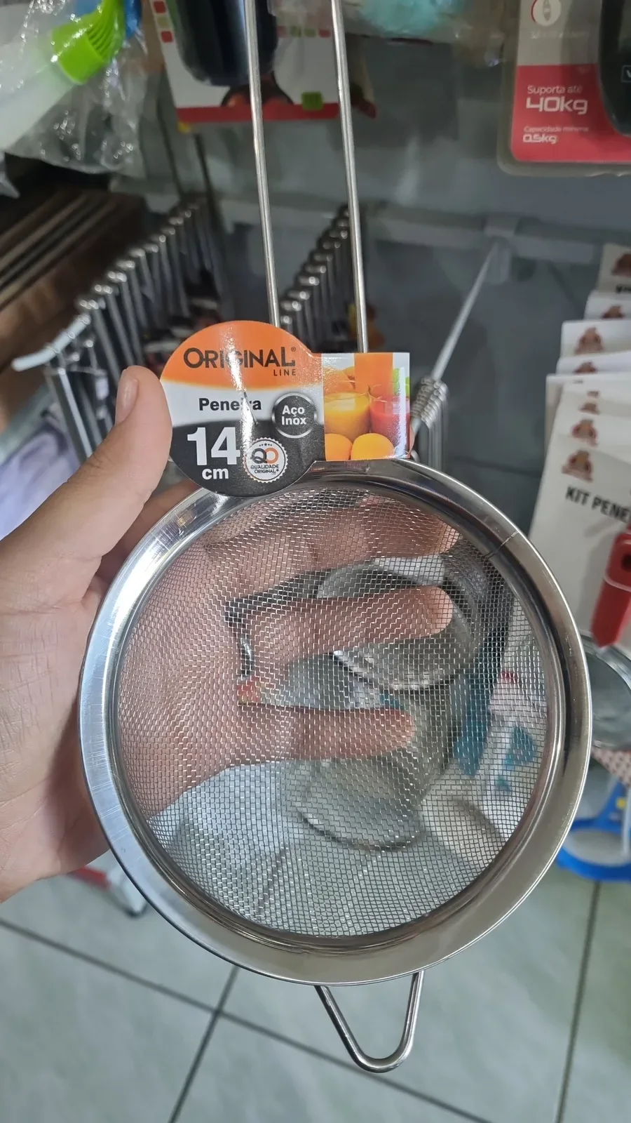 Peneira metalica pequena na Papelaria Popular em Vilhena